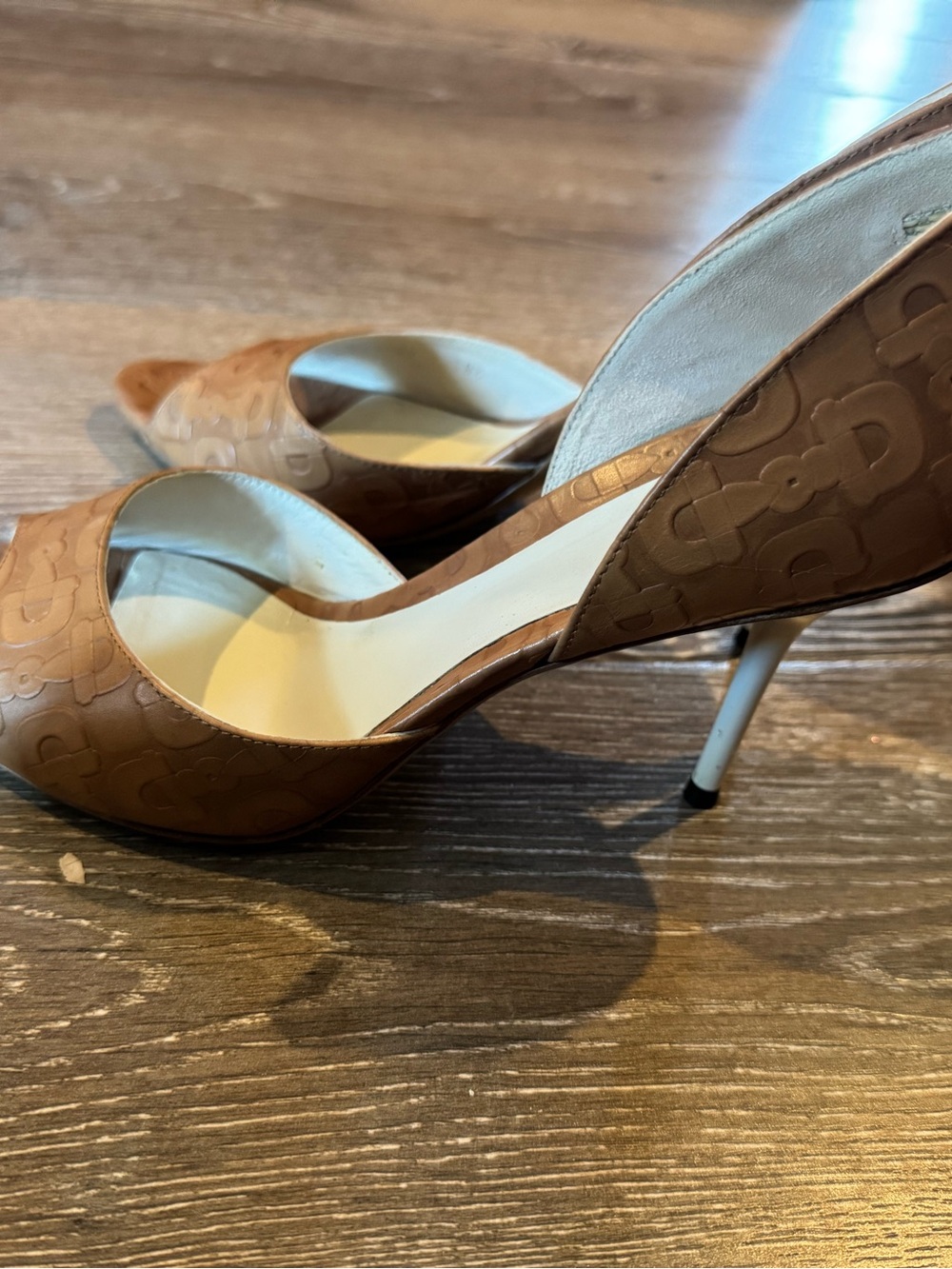 Gucci Tan D'Orsay Logo-Embossed Flats - Picture 3 of 7